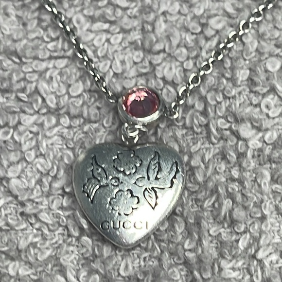 Preloved Gucci blind for love bracelet good condition has some little scratches - Picture 2 of 6